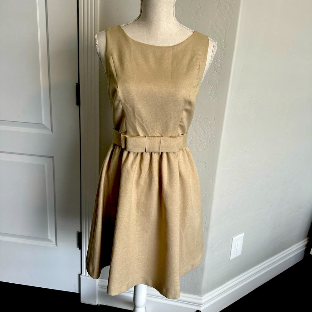 ADRIANNA PAPELL Dress Women’s Size 8 Gold/Tan Cocktail Party Shutter Pleats